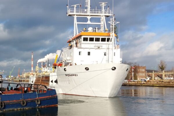 d94242fa-0fbc-4ead-9028-8bb4aeb8e345